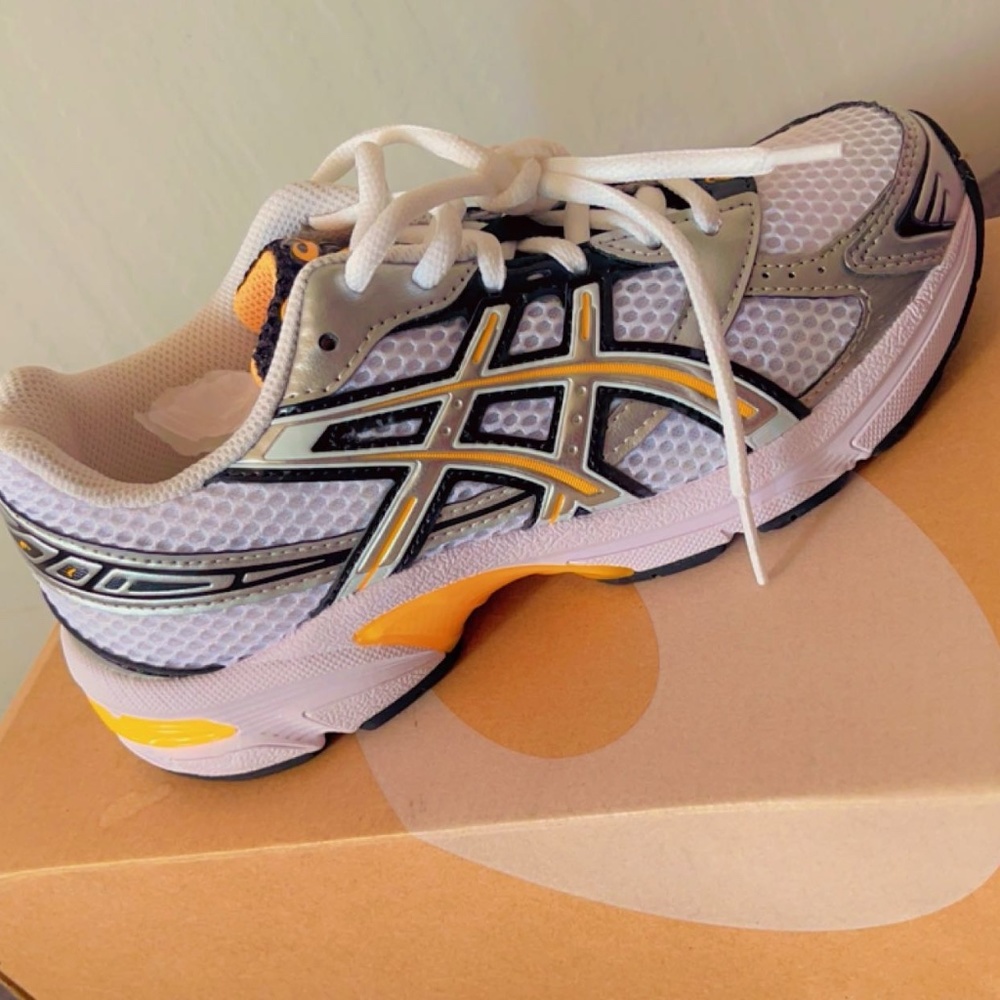 Asics women’s size 5.5